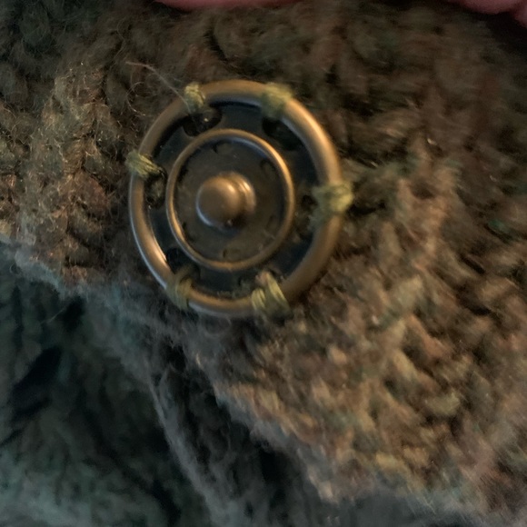 Short,thick button cardigan - Picture 3 of 12